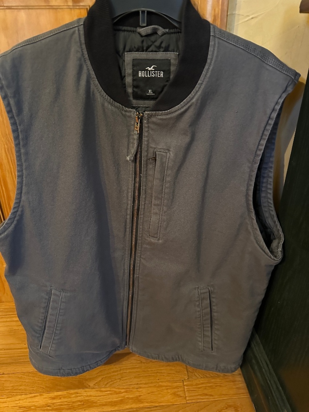 Men’s Hollister Quilted Gray Vest XL